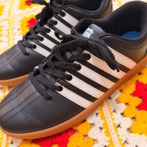 Men K-Swiss CITY COURT BLACK/WHITE/GUM Sole 100% Authentic Size 11.5 Retro Vibe